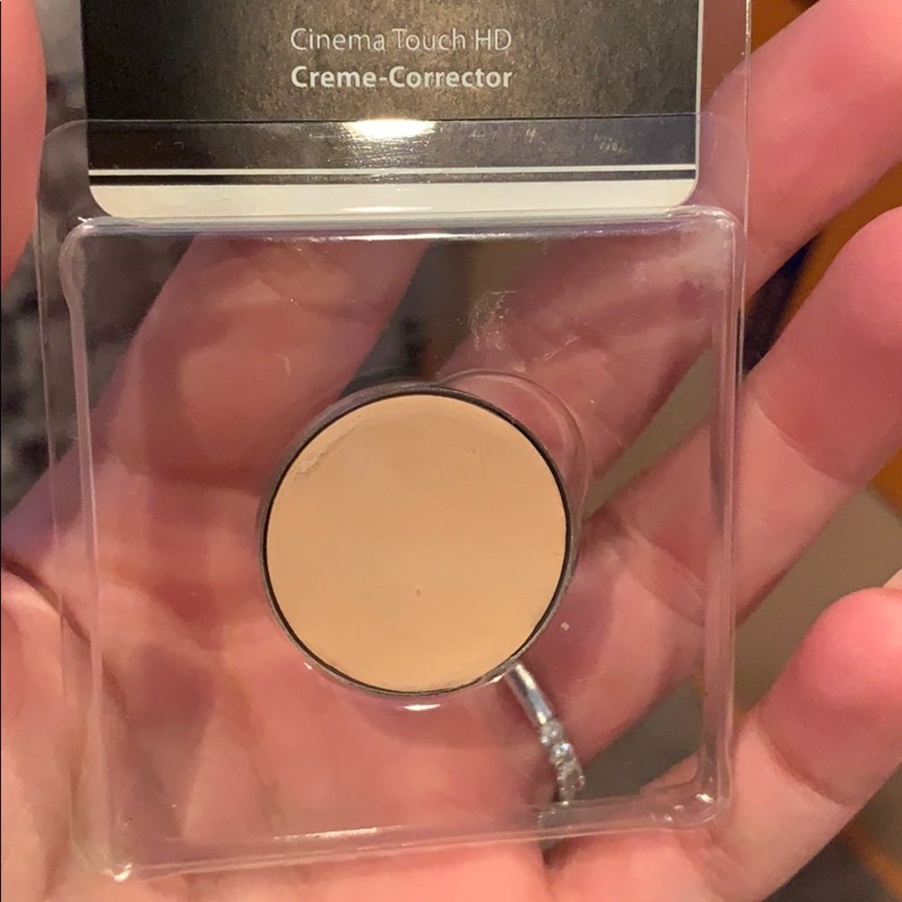Makeup - Picture 2 of 4